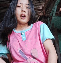 Fenomena Viral Andini Gadis Cantik dengan Baju Pink yang Senam Jari