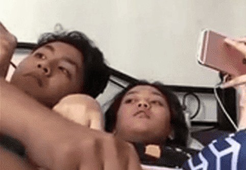 Video Seru Kakak Usilin Adiknya Yang Sedang Nonton Dracin