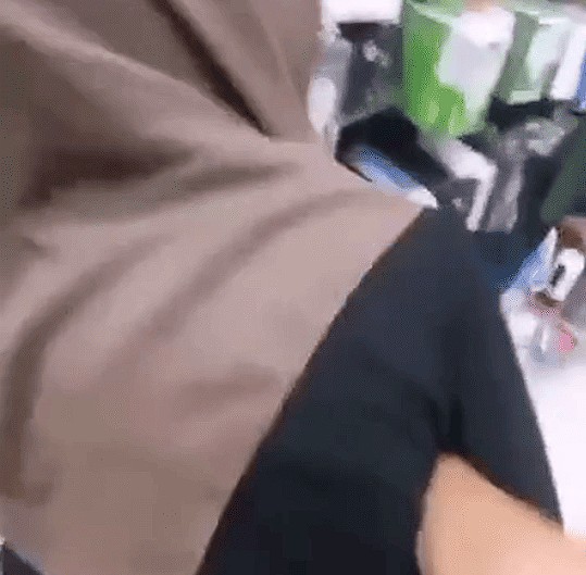 Ukhti Abg Penjaga Konter Hp Lembur Kerja Malam