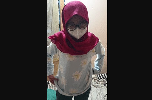 Bunda Hijab Merah Memberi Kejutan Ke Pacar Saat Di Kosan
