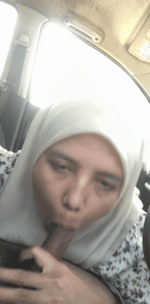 Jemput Anak, Sambil Nunggu Bunda Asik Main Hape